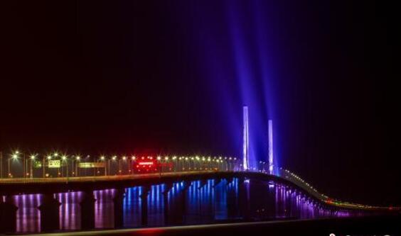 港珠澳桥全线亮灯 历经8年时间终于要建成通车了