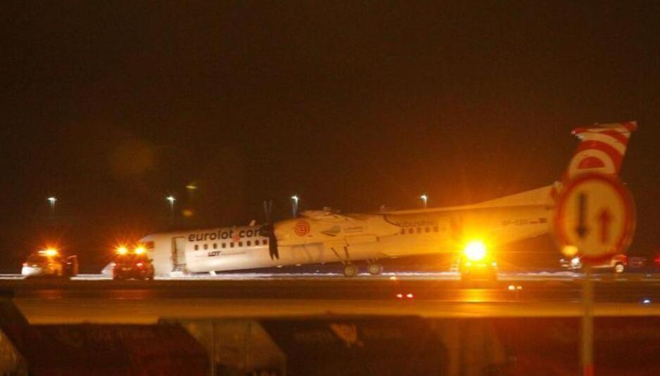 波兰飞机降落事故 万幸没有乘客受伤让人很安心