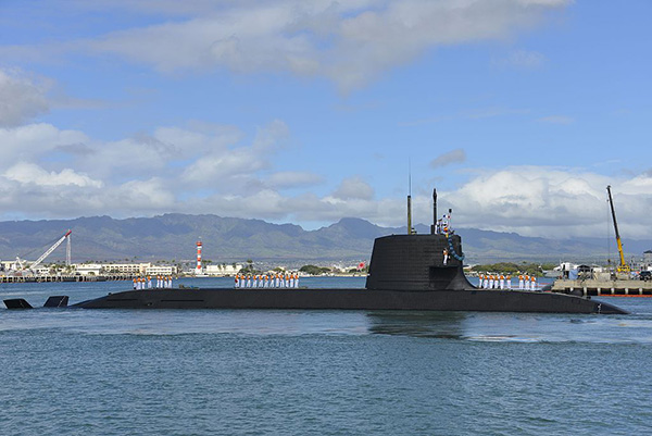 日潜艇闯入钓鱼岛 中国海军把日方一举一动都尽收眼底