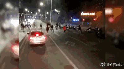 广西南宁街头现聚众斗殴 警方高度重视已抓住3人
