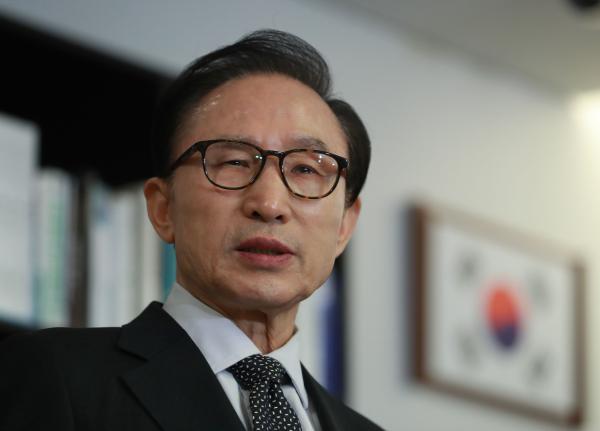 韩检方将传唤李明博 涉嫌受贿或跟朴槿惠一样下场