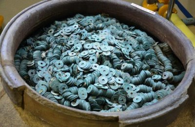 日本发现10万余枚中世纪铜钱 其中有不少中国古代钱币