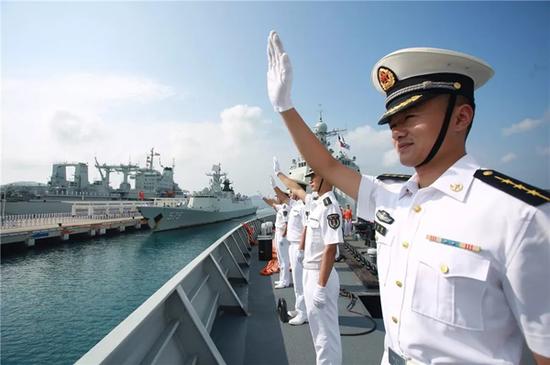 中国海军第二十七批护航编队凯旋 驱逐了13批42艘疑似海盗小艇