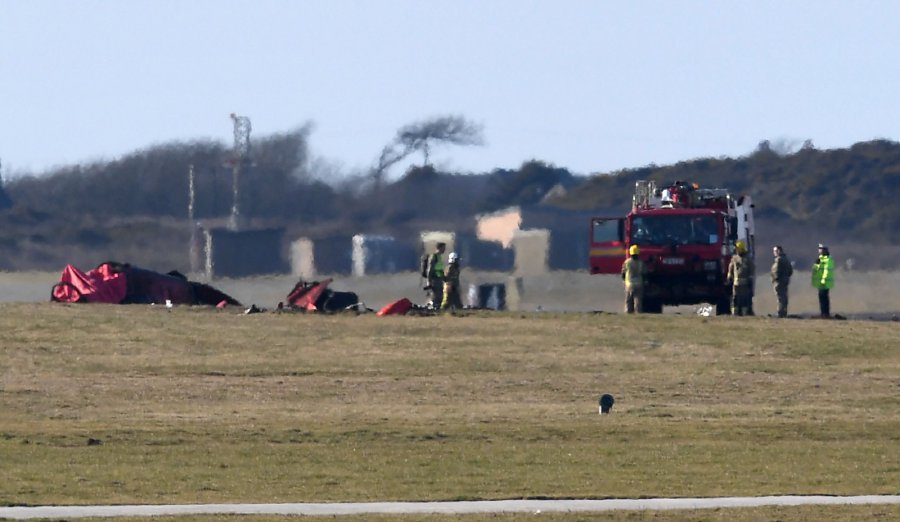 英国红箭表演队坠机致工程师死亡 飞行逃生成功却在抢救中去世了