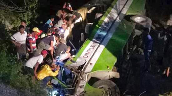 菲律宾巴士坠山谷致19死21伤 尚不清楚是否有中国公民
