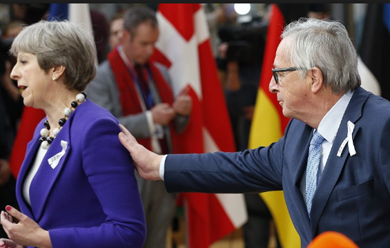 欧盟主席＂粗鲁＂打断英首相受访 只是为了过去打招呼