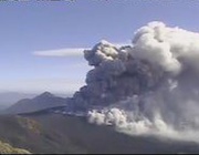 新燃岳火山再喷发 据最新消息新燃岳火山再度开始大规模爆发