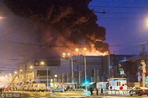 俄购物中心火灾 据目前可靠消息火灾已造成37人死亡起火原因不明