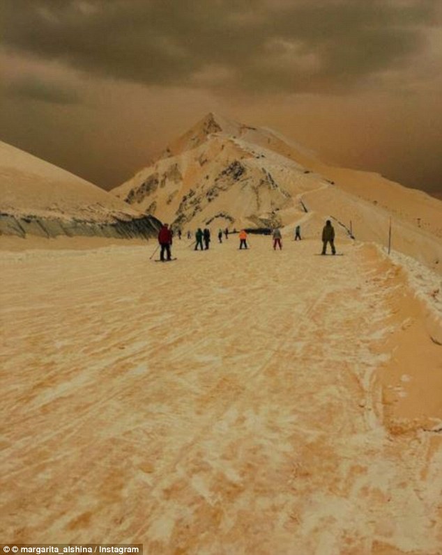 俄罗斯惊现＂橙色降雪＂ 专家怀疑与撒哈拉沙漠有关系