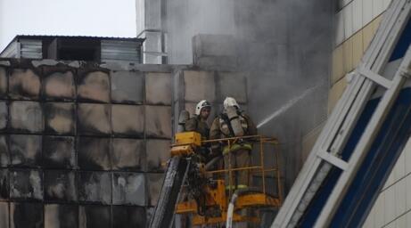 俄罗斯商场大火已致64人死 死者中有11名孩子令人心疼