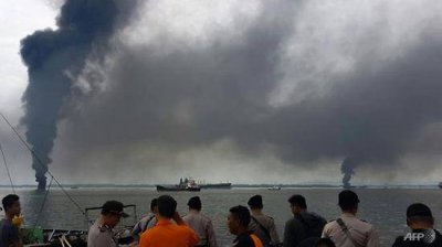 印尼海域原油大火 此次印度原油泄漏燃起大火造成至少2人死亡