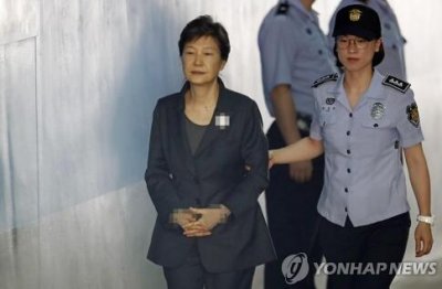 朴槿惠被捕满1年 朴槿惠将在4月6号审判有可能将会判刑终身监禁