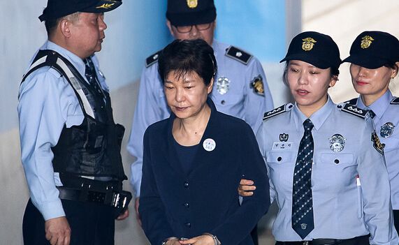 朴槿惠被捕满1年 朴槿惠将在4月6号审判有可能将会判刑终身监禁