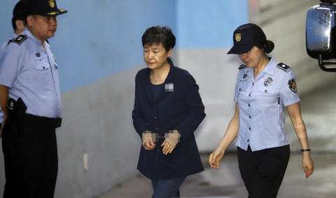 朴槿惠被捕满1年 朴槿惠将在4月6号审判有可能将会判刑终身监禁