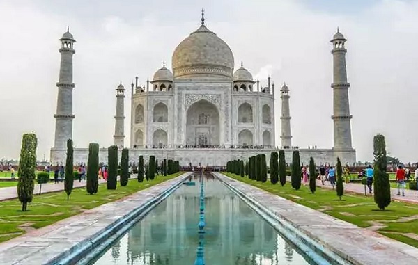 印度泰姬陵开始限时游览 超过3个小时要另外交钱