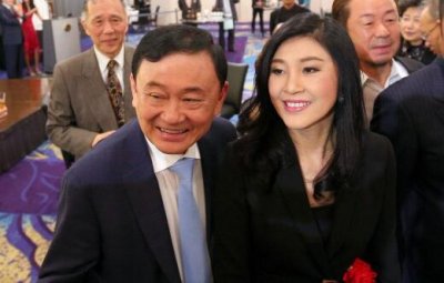 英拉兄妹樱花树下开心自拍 看起来两人心情相当不错