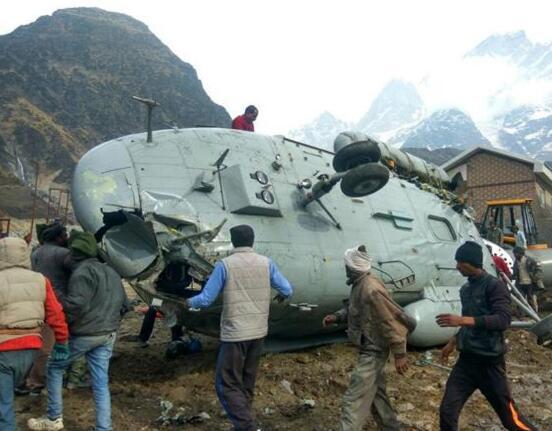 印度一架米-17直升机坠毁后起火 飞行员受伤但无生命危险