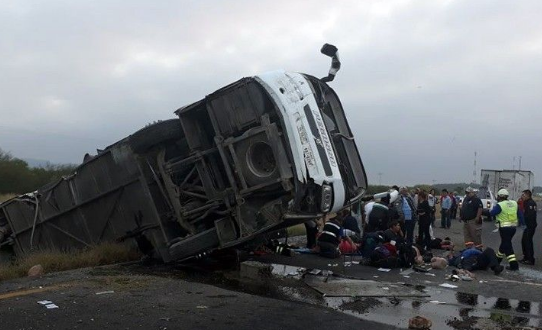 美得州巴士在墨西哥发生车祸 导致多人死伤 原因还不清楚