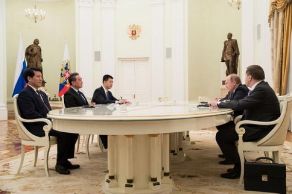 普京会见王毅 俄罗斯总统普京会见王毅意味着两国关系更上一层