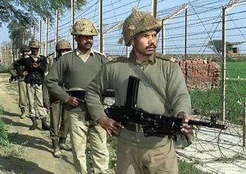 印军向巴方开火 巴基斯坦果断予以还击 交火致平民受伤