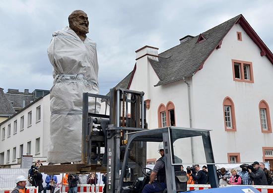 马克思诞辰200周年 中国所送4米多高铜像已到达其家乡
