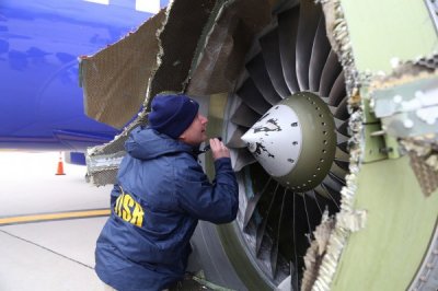 美国航空客机引擎爆炸致1死7伤 伤者情况并不严重