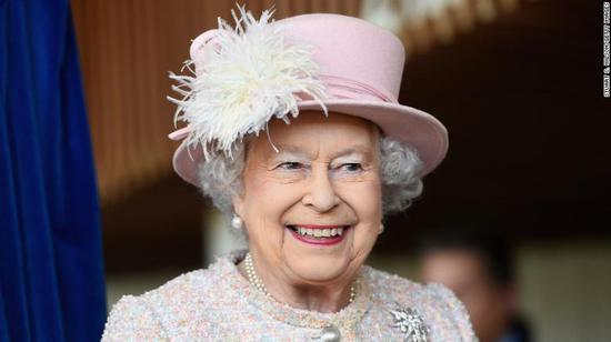 英国女王庆祝92岁生日 众多歌手汇集一堂为其献唱
