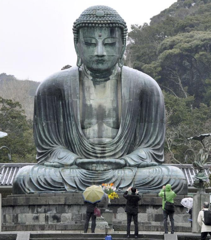 日本对国宝镰仓大佛进行＂体检＂ 不少地方沾上口香糖需要清理