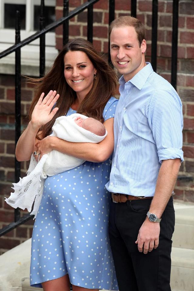 凯特王妃产子 英国王室称凯特王妃安全产下小王子重8磅7盎司