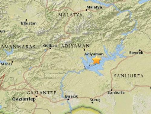 土耳其东南部地震 此次土耳其发生5.2级地震造成当地建筑倒塌