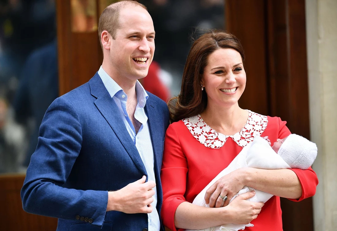 凯特王妃产后7小时红裙亮相 暂时还未公布孩子姓名