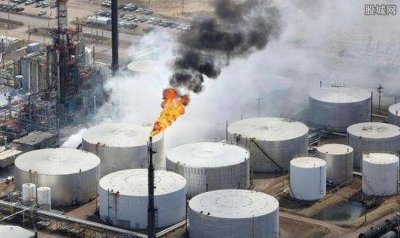 美国炼油厂爆炸 浓烟滚滚直接淹没了半边蓝天并造成多人受伤