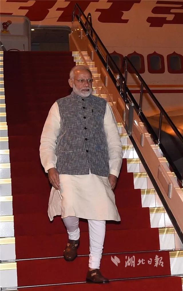 印度总理抵达武汉 此次武汉非正式会晤为中印双方关系日益密切