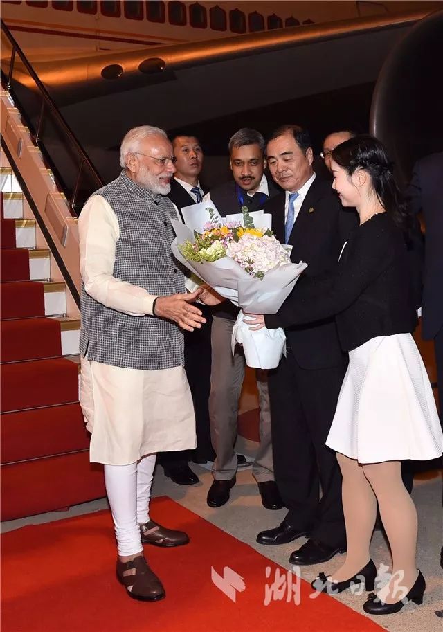 印度总理抵达武汉 此次武汉非正式会晤为中印双方关系日益密切