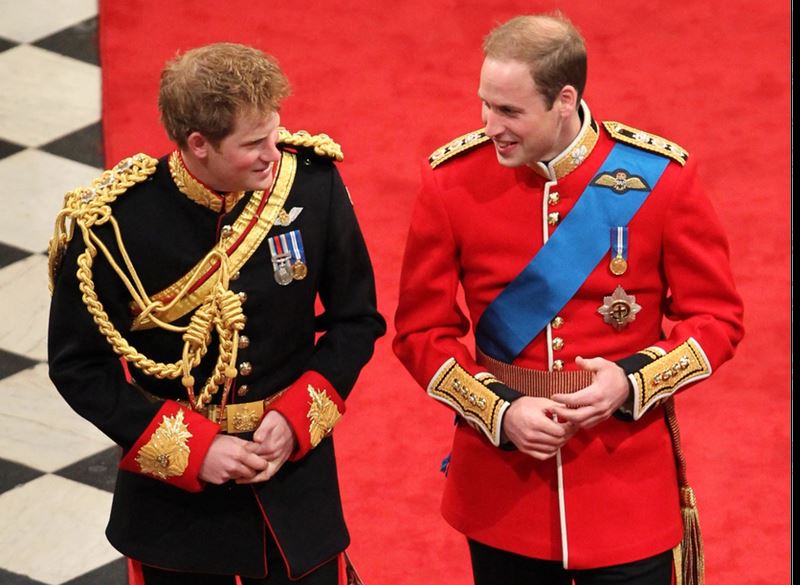 哈里王子婚礼伴郎 哥哥威廉王子满脸笑容欣然接受邀请