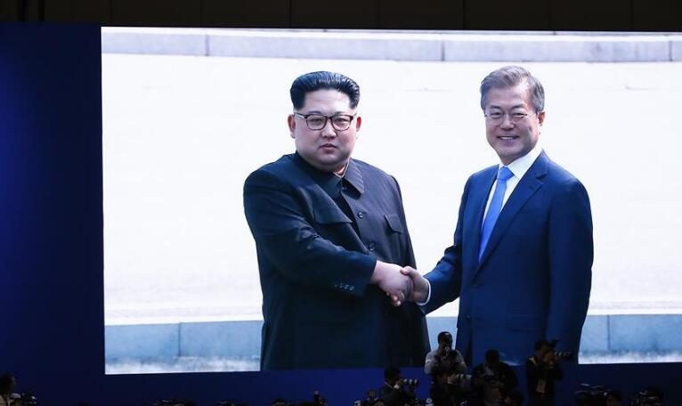 金正恩赞韩国高铁 文在寅表示乐意访问朝鲜攀登白头山