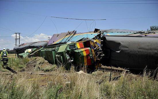 南非火车汽车相撞 此次火车汽车相撞是汽车司机不遵守交通规则