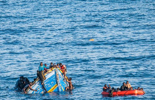 阿尔及利亚海域一艘偷渡船沉没 15人落水被直接淹死了