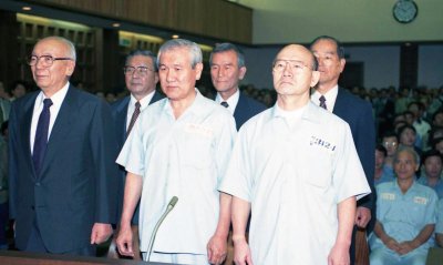 韩国全斗焕被起诉 一度被判无期徒刑被当时总统特赦