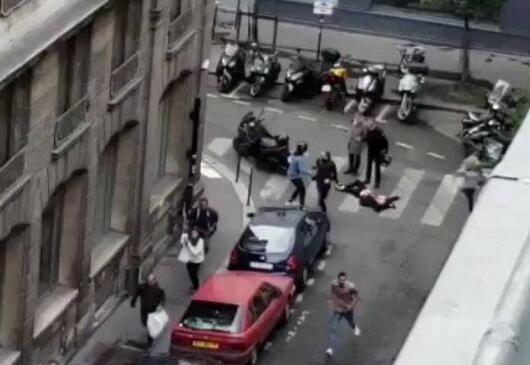 法国巴黎发生恐袭事件致1死4伤 凶手被警察当场开枪射杀