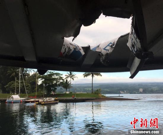 夏威夷火山熔岩砸穿观光船 20多人受伤其中1人伤势较重