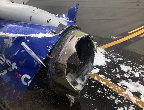 美国飞机训练时空中相撞 现场有3具尸体还有1人下落不明
