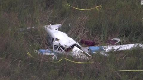 美国飞机训练时空中相撞 现场有3具尸体还有1人下落不明