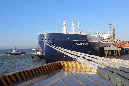 中国首船亚马尔LNG运抵江苏 是与俄罗斯合作共同开发的