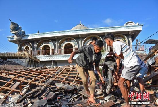 印尼龙目岛7级地震遇难者升至142人 导致数千栋房屋被毁