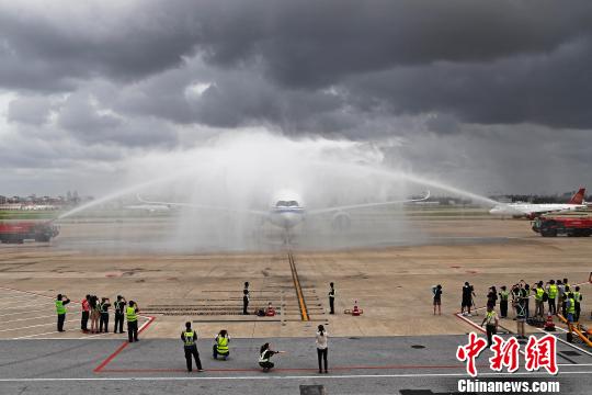 空客A350-900飞机成功完成北京至上海首航航