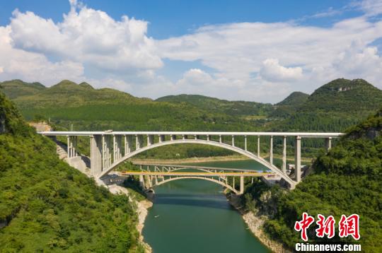 贵州织金至普定高速公路正式通车试运营 全线双向4车道