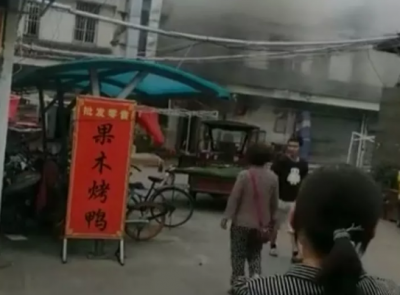 合肥包河苑哈尔滨路菜市场内一饭馆发生火灾 后厨里多名人员被烧伤
