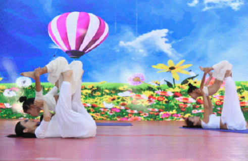 久美传媒儿童亲子瑜伽助力北京首届昆虫艺术展