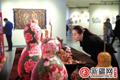 第九届乌鲁木齐民间艺术作品展举行 展出六类展品近500件